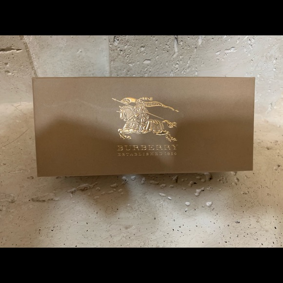 Burberry Sunglasses - Picture 10 of 10